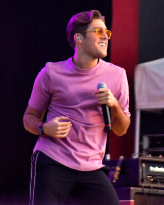 Benjamin Ingrosso performed three of his songs at the Rockbjörnen Awards.