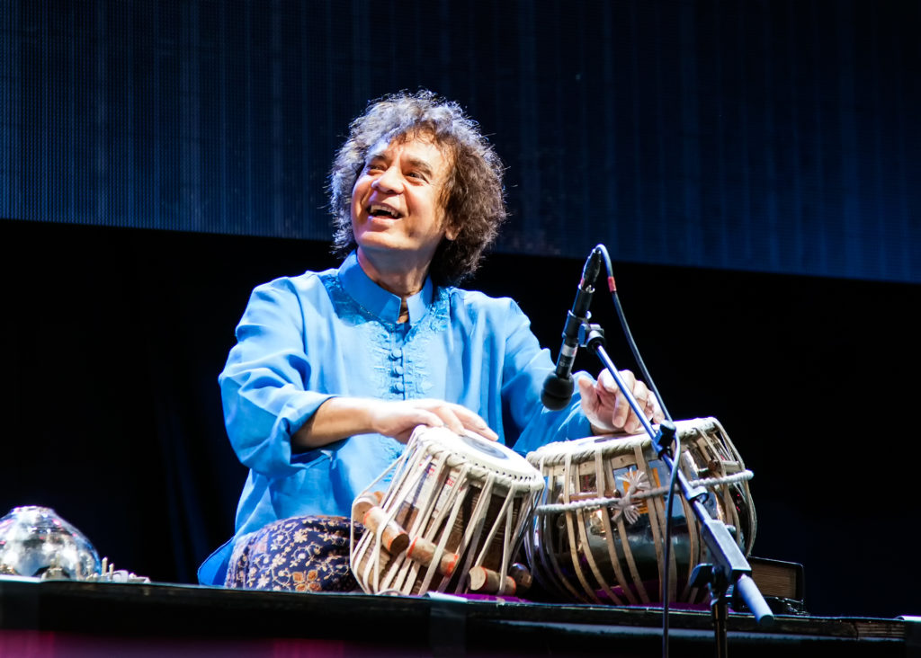 Meanwhile at Gustav Adolfs torg, more on the India theme. World famous tabla master Zakir Hussein made a celebrated appearance.