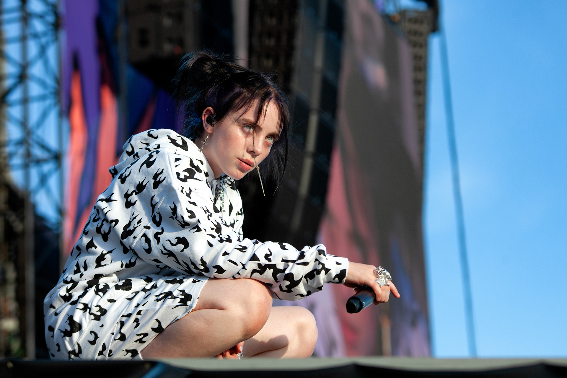 Billie Eilish's blue hair and outfit at the 2019 Lollapalooza Music Festival - wide 6