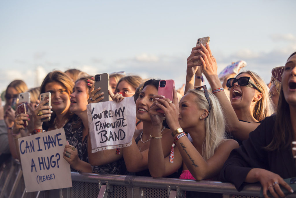 Lollapalooza 2023 Day 2: The 1975's Matty Healy Sidesteps Controversy